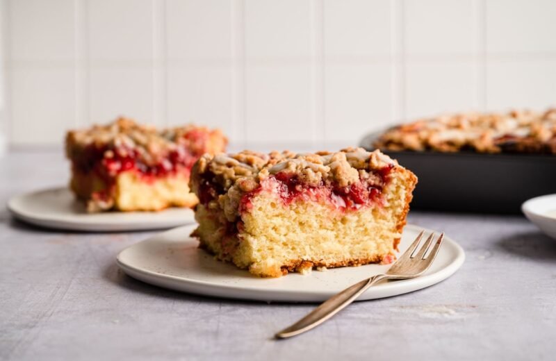 Pastel de café con cereza