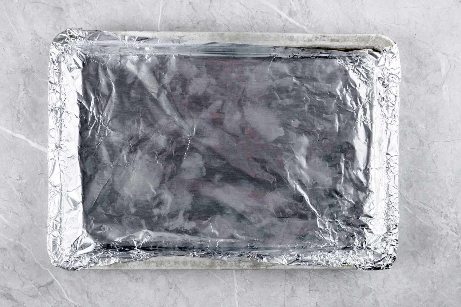 Bandeja para hornear forrada con papel de aluminio