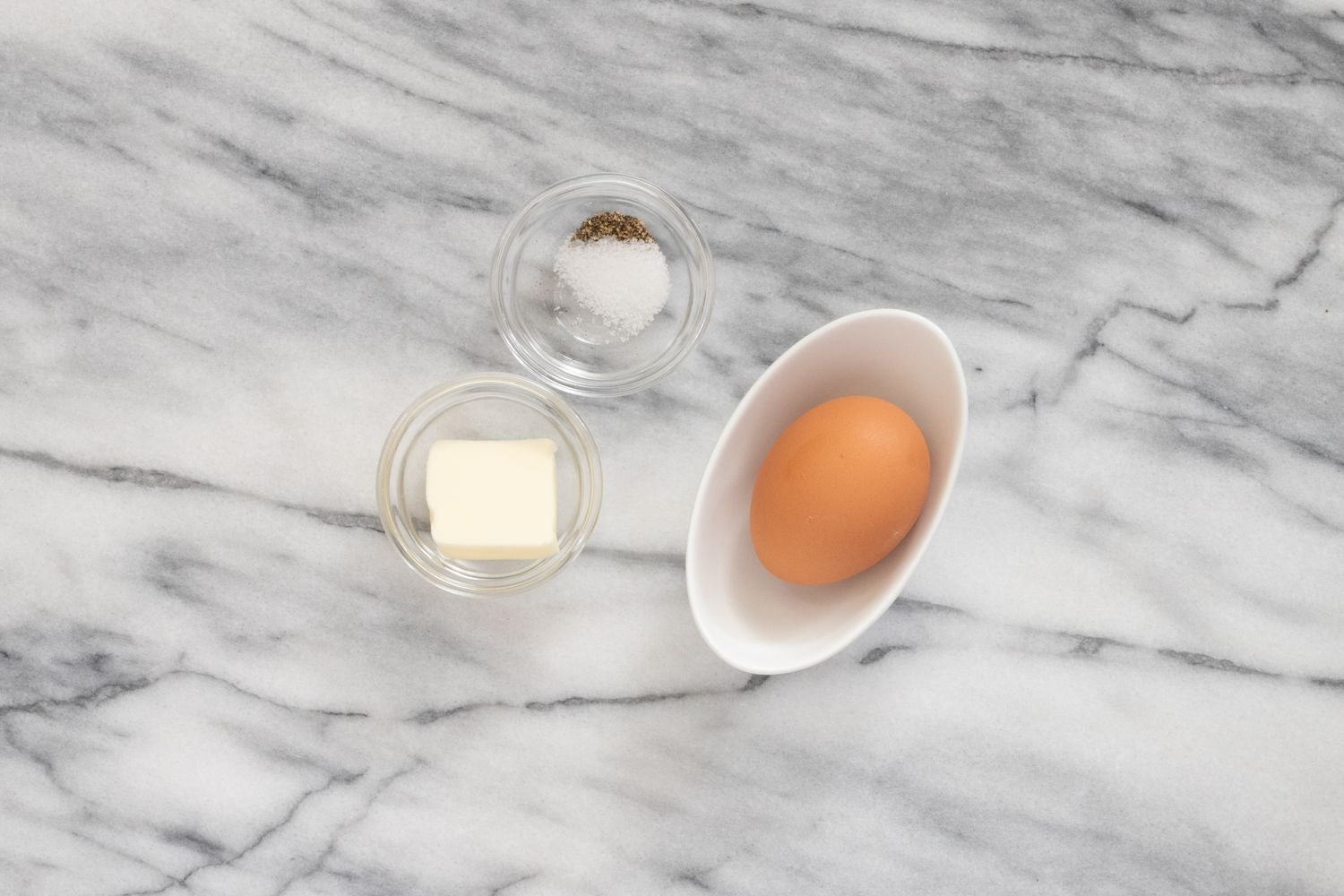 Ingredientes para la receta de huevos estrellados