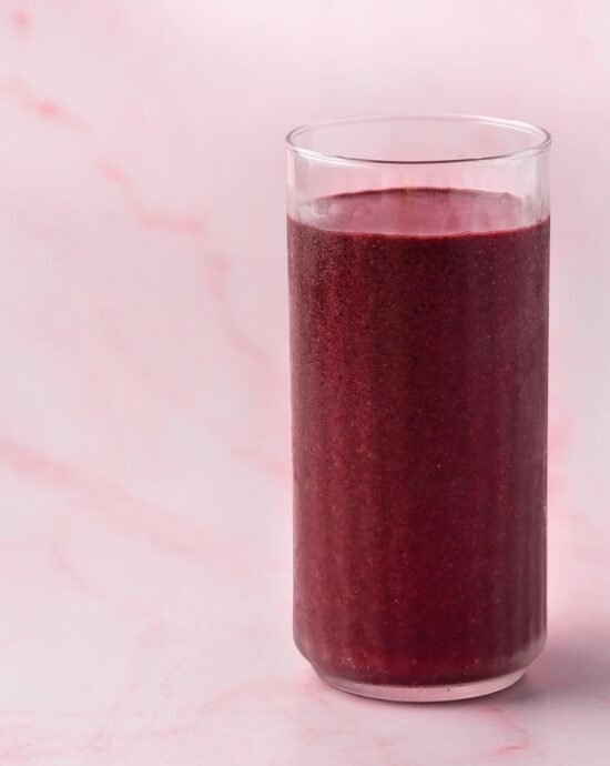 Receta de Smoothie de Açaí y Frutas Rojas
