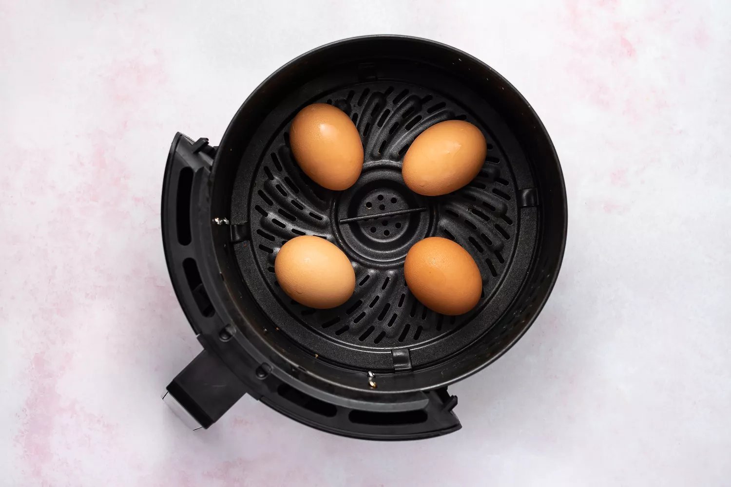 ovos em uma air fryer