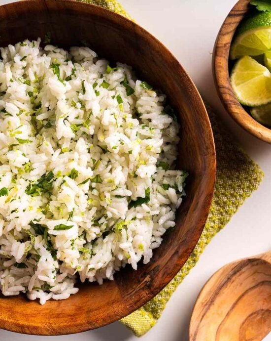 Arroz con cilantro y lima imitación de Chipotle.