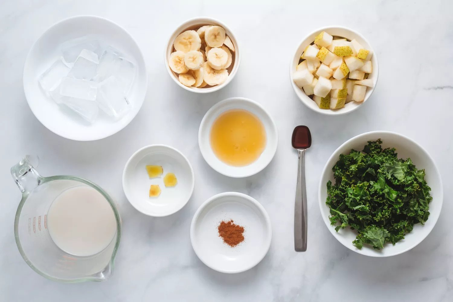 Ingredientes para um smoothie de pera verde