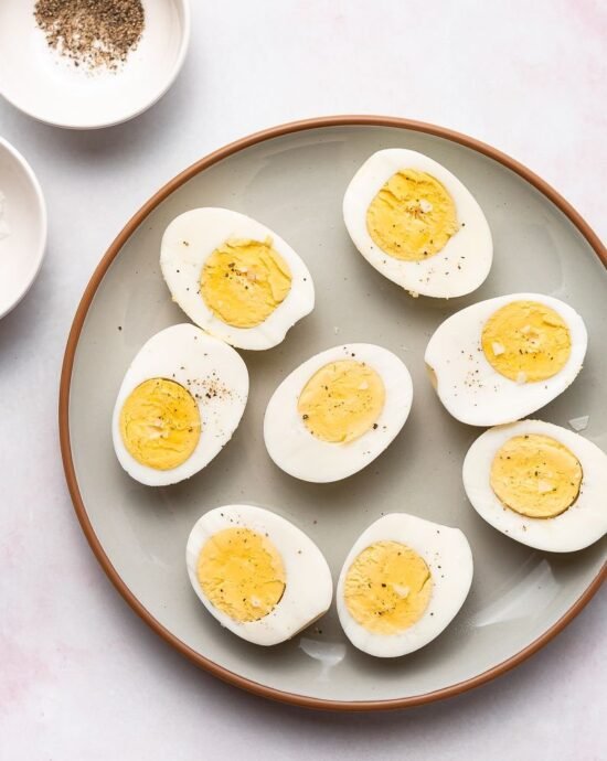 Huevos cocidos en la freidora de aire