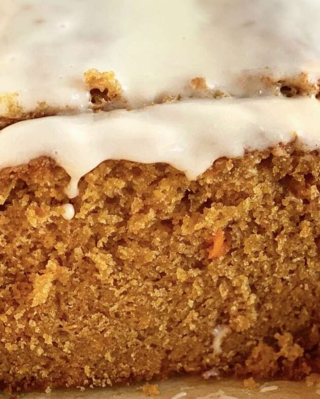 Bolo de Cenoura em Forma de Pão