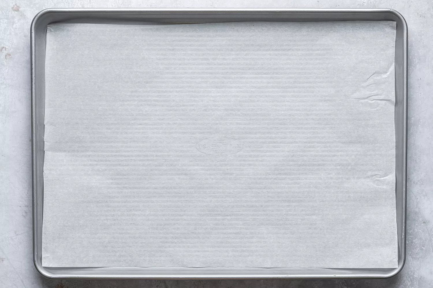 assadeira forrada de papel manteiga