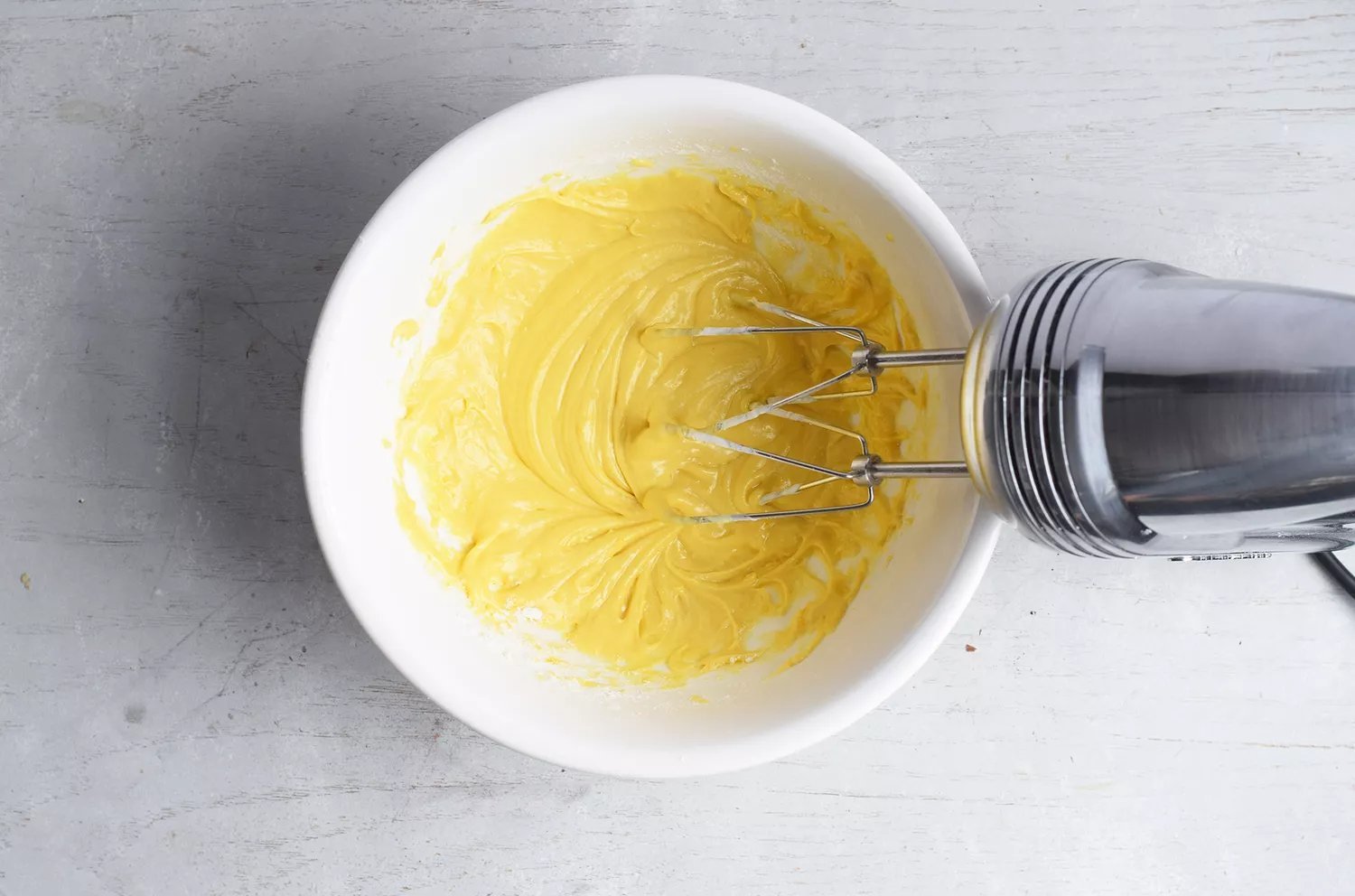 Massa da panqueca em uma tigela