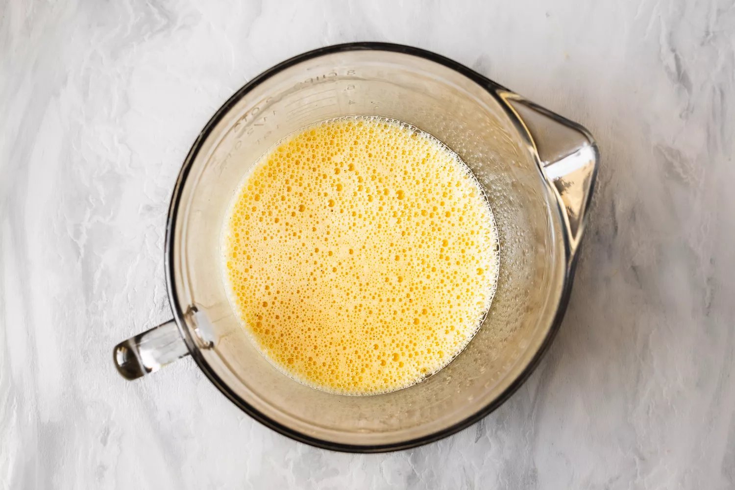 Leite adicionado aos ovos